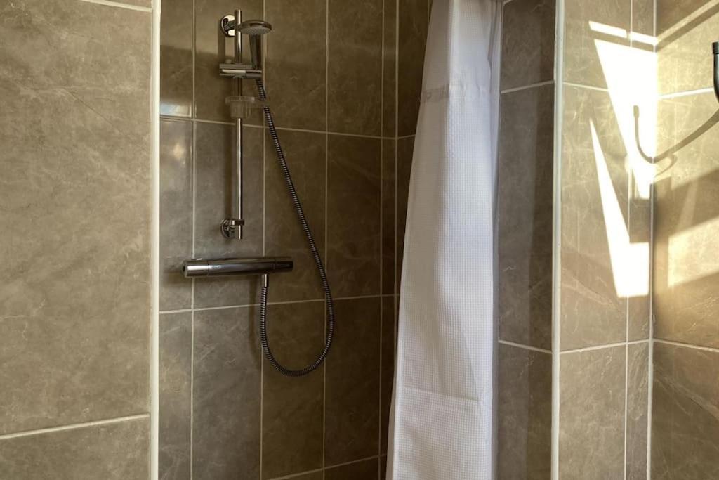 Drop Anchor House, Spacious 3 Bedroom Apartment, Fabulous Sea Views Cleggan Екстериор снимка